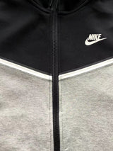 TECH FLEECE – GREY/BLACK (completa)