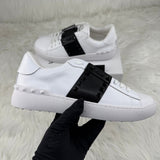 VLTN – ROCKSTUD SENZA TITOLO IN PELLE DI VITELLO CON BORCHIE COORDINATE