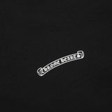 Maglietta CHRM HRTS con logo floreale