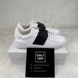 VLTN – ROCKSTUD SENZA TITOLO IN PELLE DI VITELLO CON BORCHIE COORDINATE